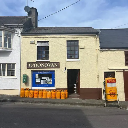 Tots - Bright In West Cork Village * Castletownshend