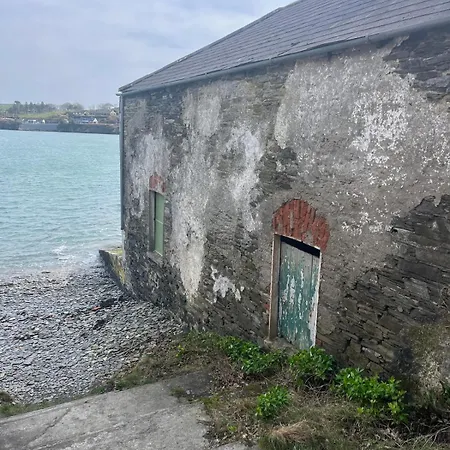 Holiday home Tots - Bright In West Cork Village *