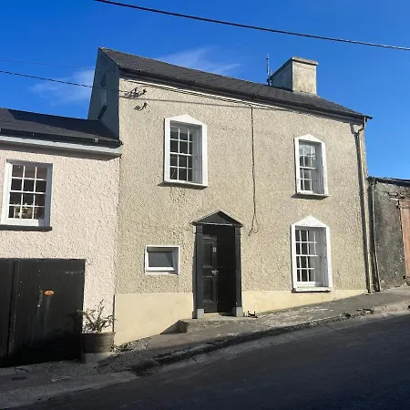 Tots - Bright In West Cork Village Castletownshend
